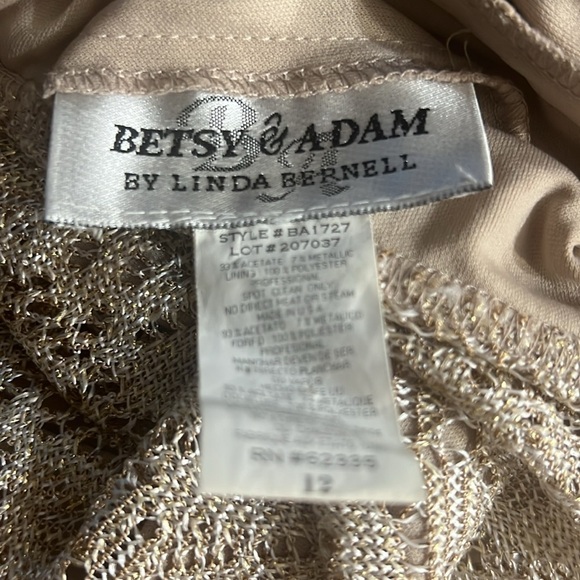 Betsy & Adam By Linda Bernell, lace halter gown fits like a sz 8/10 (says sz 12) - Picture 5 of 5